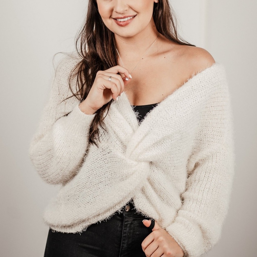 SOLD OUT NWT CREAM TWIST FRONT SWEATER